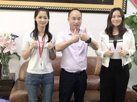 泰国客人第一次来湘琪饰品厂下单